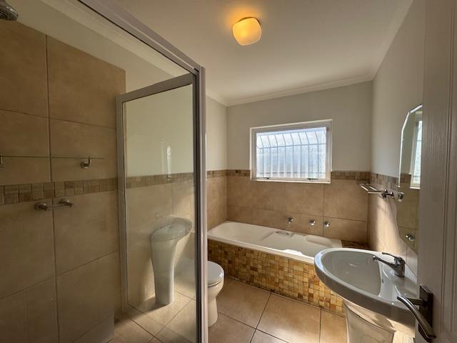 To Let 5 Bedroom Property for Rent in West Beach Western Cape